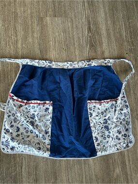 Blue and White Floral Half Apron with Pockets cotton country cottage